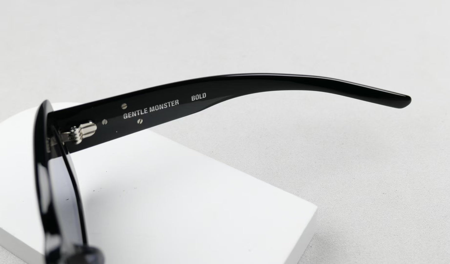 Inspired Gentle Monster ANTENA 01– Classic Rectangle Sunglasses (1:1 Mirror Quality)